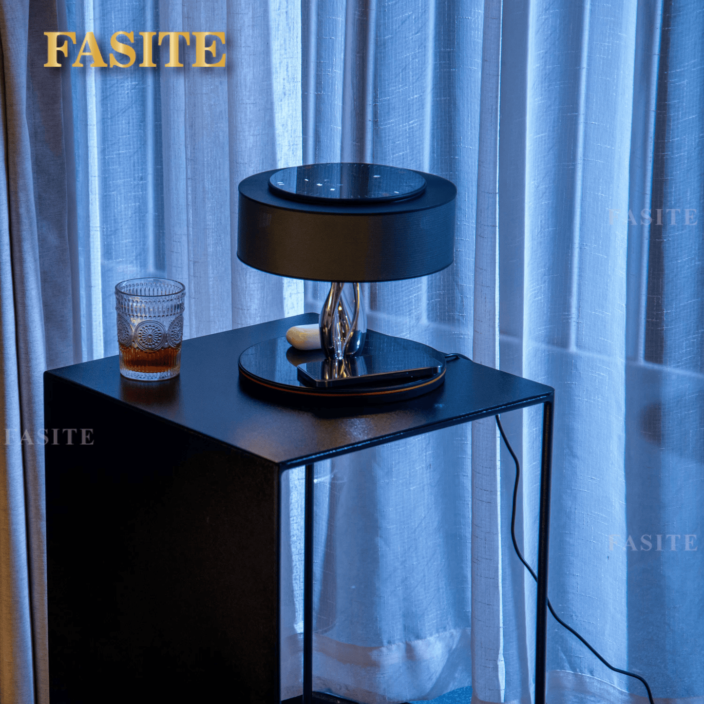 Smart LED Tischlampe mit BT Lautsprecher, Dual Wireless Charger & Dimmfunktion